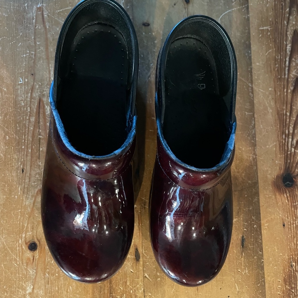 Brown Dansko shoes a little wear on top as shown in the picture.